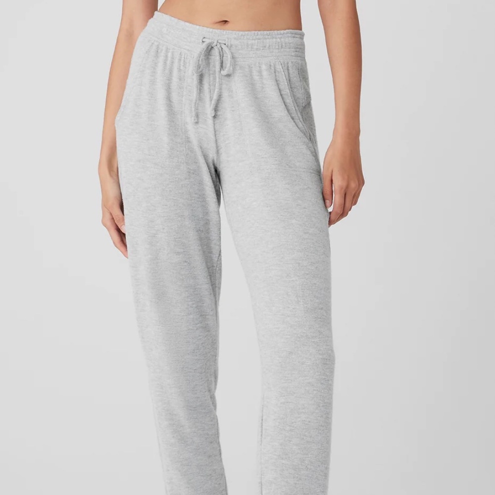 Alo Yoga Soho Sweatpants, Gray, Size Medium